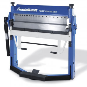 https://www.techni-contact.site/ressources/images/produits/merchandising/plieuse-avec-bridage-de-tole-par-pedale-13421545-1.jpg - Angle de pliage : 150 ° - .réf : 3770103