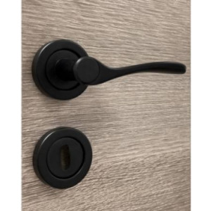 https://www.techni-contact.site/ressources/images/produits/merchandising/poignee-de-porte-sur-rosace-sans-percage-39546415-1.jpg - Montage rapide des poignées, sans perceuse et sans trou