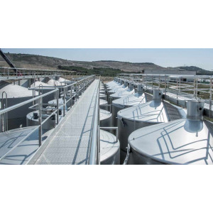 https://www.techni-contact.site/ressources/images/produits/merchandising/pont-en-acier-inoxydable-61637937-1.jpg - Passerelle suspendue ; passerelle pour accès piéton, passerelle grande portée, passerelle de franchissement, passerelle métallique, passerelle métallique industrielle, passerelle piétons. Bonne résistance à la corrosion conception modulaire Pont en acier 