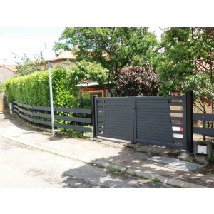 https://www.techni-contact.site/ressources/images/produits/merchandising/portail-a-double-vantaux-en-aluminium-94739481-1.jpg - Plusieurs dimensions/ En aluminium