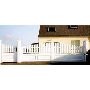 Portail PVC blanc semi plein - Barreaux : 70 x 24 mm moulurés