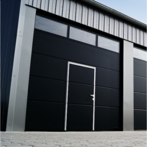 https://www.techni-contact.site/ressources/images/produits/merchandising/porte-sectionnelle-a-seuil-plat-aluminium-74573287-1.jpg - Porte avec porte intégrée