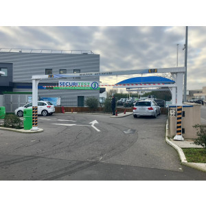 https://www.techni-contact.site/ressources/images/produits/merchandising/portiques-fixes-de-limitation-de-hauteur-19823752-1.jpg - Dimensions (L x H) : 2.50 à 5 m x 2 à 3,50 m
