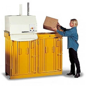 https://www.techni-contact.site/ressources/images/produits/merchandising/presse-a-cartons-4t-2-caissons-12542416-1.jpg - Poids : Carton : 40-60 kg - Plastique : 50-70 kg