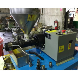 https://www.techni-contact.site/ressources/images/produits/merchandising/presse-a-huile-universelle-debit-jusqu-a-15-kg-h-vitesse-de-rotation-15-70-tr-min-14217841-1.jpg - Débit : Jusqu‘à 15 kg/h