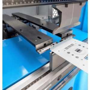 https://www.techni-contact.site/ressources/images/produits/merchandising/presse-plieuse-electrique-22221394-1.jpg - Longueur de pliage : 1020 et 1530 mm