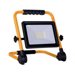 https://www.techni-contact.site/ressources/images/produits/merchandising/projecteur-de-chantier-portable-32348458-1.jpg - Puissance lumineuse : 4000 lumens