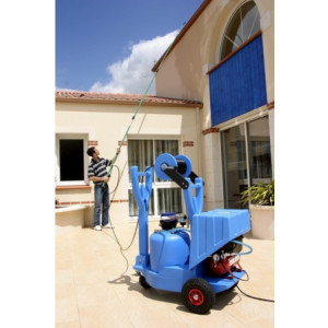 https://www.techni-contact.site/ressources/images/produits/merchandising/pulverisateur-sur-chariot-avec-cuve-polyethylene-16974679-1.jpg - Puissance du débit : 6 à 12 L/mn