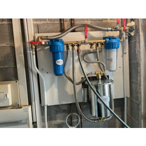 https://www.techni-contact.site/ressources/images/produits/merchandising/purificateur-d-eau-pour-bar-et-restauration-43627943-1.jpg - Eau purifiée et revitalisée