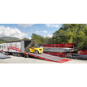 https://www.techni-contact.site/ressources/images/produits/merchandising/rampe-de-quai-mobile-large-72796413-1.jpg - Capacité: 20 000 Kg Longueur Totale : 11.70 m Longueur Plan Horizontal: 3.80 m / Longueur Plan Incliné : 7.90 m Largeur Totale Extérieur en version accouplée : 3.04 m / Largeur ( Utile ): 3.04 m Larg