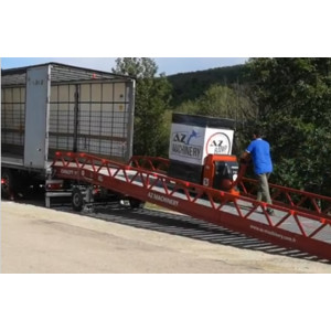 https://www.techni-contact.site/ressources/images/produits/merchandising/rampe-mobile-pour-transpalettes-et-gerbeurs-23735578-1.jpg - Longueur de pente 12.8m - < 8.0%