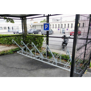 https://www.techni-contact.site/ressources/images/produits/merchandising/ratelier-velo-en-acier-a-niveaux-decales-2-a-6-places-extensibles-78795693-1.jpg - Acier - 2 à 6 places extensibles