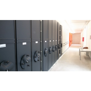 https://www.techni-contact.site/ressources/images/produits/merchandising/rayonnage-mobile-pour-charges-legeres-et-lourdes-deplacement-manuel-mecanique-ou-electrique-37375732-1.jpg - Déplacement manuel mécanique ou électrique