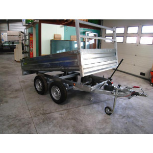 https://www.techni-contact.site/ressources/images/produits/merchandising/remorque-benne-basculante-2-essieux-capacite-1500-kg-en-acier-galvanise-21311328-1.jpg - Dimension utile = 2.56 x 1.48 m