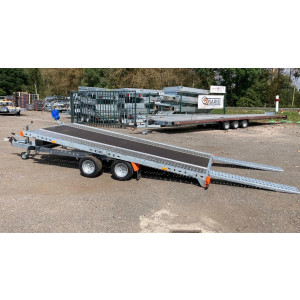 https://www.techni-contact.site/ressources/images/produits/merchandising/remorque-porte-voiture-basculante-31942312-1.jpg - Les remorques GRAVITY sont des remorques porte voiture basculante par vérins à gaz avec un angle de 11° et un centre de gravité placé très bas.