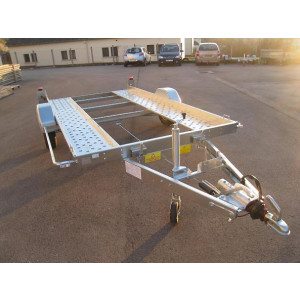 https://www.techni-contact.site/ressources/images/produits/merchandising/remorque-porte-voiture-ptac-1300-kg-dimension-365-x-185-m-77791272-1.jpg - Essieux : 1 x 1300 kg freine