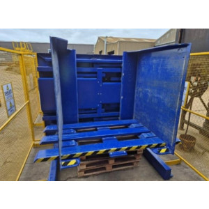 https://www.techni-contact.site/ressources/images/produits/merchandising/retourneur-echangeur-de-palettes-reconditionne-capacite-2-000-kg-ouverture-074-a-200-m-modele-fsdc-b-annee-2024-33216393-1.jpg - Capacité : 2 000 kg
