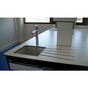 https://www.techni-contact.site/ressources/images/produits/merchandising/revetement-de-plan-de-travail-en-resine-phenolique-62924843-1.jpg - Résistance :Humidité-Produits chimique-Chaleur-Mécanique