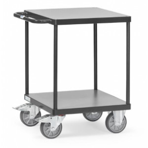 https://www.techni-contact.site/ressources/images/produits/merchandising/servante-avec-2-plateaux-carres-en-melamine-31472321-1.jpg - Charge : 500 Kg - Dimensions utiles (L x l) 600 x 600 mm - Roues Ø 160 mm