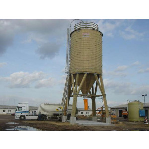 Silo de stockage en bois - Remplissage par camion, grue godet ou benne