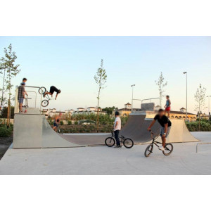 Skateparks en acier galvanisé et HPL - Différents modèles pour enfants, adolescents et adultes