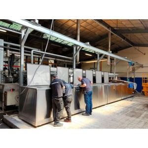 https://www.techni-contact.site/ressources/images/produits/merchandising/solution-de-nettoyage-multistade-ultrasonique-32593572-1.jpg - Capacité de 450 litres par réservoir