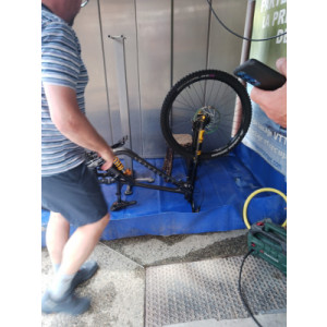 https://www.techni-contact.site/ressources/images/produits/merchandising/station-de-lavage-mobile-pour-2-roues-58556382-1.jpg - Poids moyen : Environ 450kgs à vide