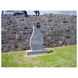 Stèle en granit gris - STELE Modèle Flamme