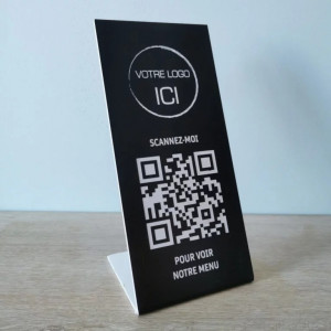 https://www.techni-contact.site/ressources/images/produits/merchandising/support-qr-code-avec-logo-pour-scanner-menu-22377745-1.jpg - Matériau : Plastique acrylique de couleur noir