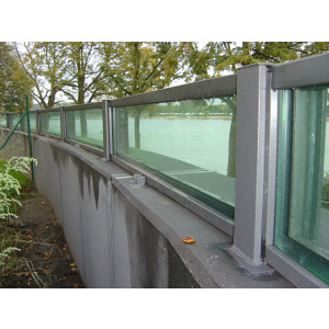 https://www.techni-contact.site/ressources/images/produits/merchandising/systeme-mobile-de-protection-contre-les-inondations-78413399-1.jpg - Hauteur de protection maximum : 1,3 m