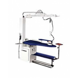 https://www.techni-contact.site/ressources/images/produits/merchandising/table-aspirante-soufflante-avec-fer-et-chaudiere-37119744-1.jpg - Réglable en hauteur par un système pneumatique