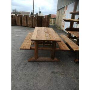 https://www.techni-contact.site/ressources/images/produits/merchandising/table-bucheronne-44265511-1.jpg - Dimensions (L x l x H) : 200 x 157 x 86 cm