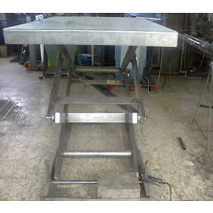 https://www.techni-contact.site/ressources/images/produits/merchandising/table-de-chargement-de-quai-17647432-1.jpg - Dimension et capacité sur mesure