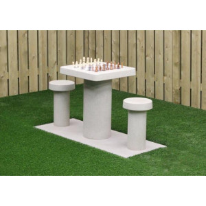 https://www.techni-contact.site/ressources/images/produits/merchandising/table-de-jeu-de-dames-pour-2-ou-4-personnes-71776234-1.jpg - Hauteur d'assise : 50 cm - Dimensions plateau : 60 x 60 cm – Béton naturel ou Béton anthracite