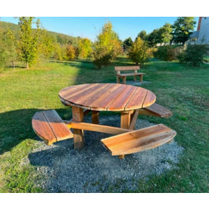 https://www.techni-contact.site/ressources/images/produits/merchandising/table-de-pique-nique-ronde-en-bois-51121192-1.jpg - Diamètre 1500 mm - Pin traité autoclave - A poser ou à sceller