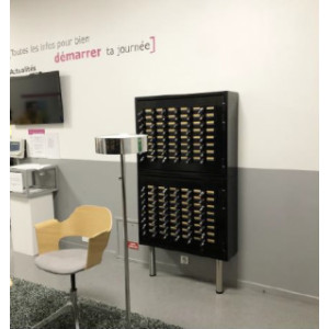 https://www.techni-contact.site/ressources/images/produits/merchandising/table-de-recharge-de-48-smartphones-59743557-1.jpg - 48 smartphones rechargés