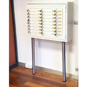 https://www.techni-contact.site/ressources/images/produits/merchandising/table-de-recharge-de-tablettes-et-smartphones-21151444-1.jpg - 16 tablettes et 8 smartphones rechargés