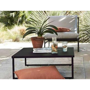 https://www.techni-contact.site/ressources/images/produits/merchandising/table-pour-salon-sur-mesure-en-acier-inox-alu-pvc-design-personnalise-59362644-1.jpg - Personnalisation totale : dimensions sur mesure, large choix de finitions et de couleurs
