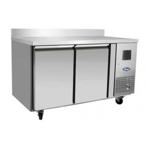 https://www.techni-contact.site/ressources/images/produits/merchandising/table-refrigeree-gn1-1-avec-dosseret-13428314-1.jpg - Capacité : 280 L - Température : -2 / +8 °C - Puissance : 250 W - Dimensions (L x P x H) 1360 x 700 x 840 mm