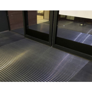 https://www.techni-contact.site/ressources/images/produits/merchandising/tapis-d-entree-anti-salissure-sur-mesure-pour-environnement-exigeant-profile-en-aluminium-et-insert-de-brosse-en-polyamide-17171712-1.jpg - Sur mesure