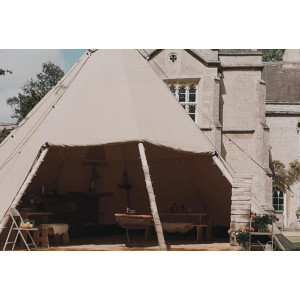 https://www.techni-contact.site/ressources/images/produits/merchandising/tente-a-porte-zippee-et-panneau-enroulable-pour-petits-evenements-15942979-1.jpg - Capacité 40 à 50 personnes - 56 m² - Facile à installer