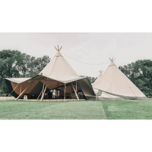 https://www.techni-contact.site/ressources/images/produits/merchandising/tente-geante-pour-evenements-et-festivals-54542364-1.jpg - Capacité 70 personnes assises et 120 debout - 132 m²