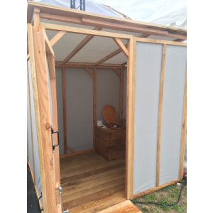 https://www.techni-contact.site/ressources/images/produits/merchandising/toilette-seche-exterieure-en-bois-adaptees-pmr-13254873-1.jpg - Hauteur 220 cm, Largeur 200 cm, profondeur 170 cm