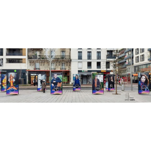 https://www.techni-contact.site/ressources/images/produits/merchandising/totem-exposition-en-exterieur-77718147-1.jpg - Totem inox 3 faces pour exposition temporaire ou durable en extérieur