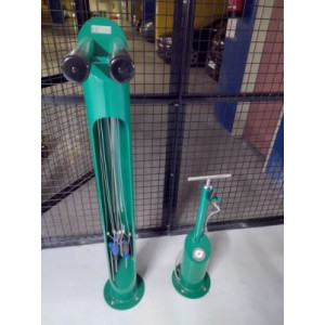 https://www.techni-contact.site/ressources/images/produits/merchandising/totem-outillages-21558545-1.jpg - Station de réparation vélo avec pompe et outillage