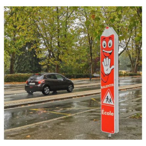 https://www.techni-contact.site/ressources/images/produits/merchandising/totem-panneau-crayon-pour-ecoles-51977627-1.jpg - DImensions : 2500 x 400 x 26 mm