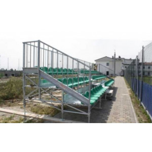 https://www.techni-contact.site/ressources/images/produits/merchandising/tribunes-demontables-pour-exterieure-interieure-63771143-1.jpg - Composée de bloc de 3 niveaux/5 niveaux