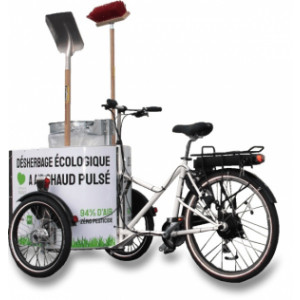 https://www.techni-contact.site/ressources/images/produits/merchandising/triporteur-electrique-pour-proprete-urbaine-en-location-17775745-1.jpg - Volume : 230 L