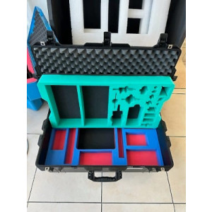 https://www.techni-contact.site/ressources/images/produits/merchandising/valise-technique-personnalisee-22977137-1.jpg - Type de valises : plastique, polypropylène, container, aluminium