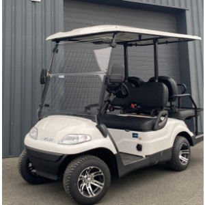 https://www.techni-contact.site/ressources/images/produits/merchandising/vehicule-electrique-4-places-22779595-1.jpg - Véhicule 4 places idéal pour la transport de personnes et bagages avec sa banquette arrière rabattable